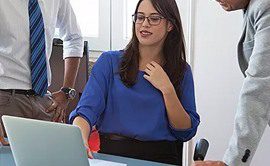 Sezione 1: Introduzione alle nozioni di base Fate i primi passi con R. Scoprite i tipi di dati di base in R e assegnate la vostra prima variabile. Sezione 2: Vettori Analizzare il comportamento del gioco d'azzardo utilizzando i vettori. Creare, nominare e selezionare gli elementi dai vettori. Sezione 3: Matrici Imparare a lavorare con le matrici in R. Fare calcoli di base con loro e dimostrare la vostra conoscenza analizzando le cifre del box office di Star Wars. Sezione 4: Fattori R memorizza i dati categorici in fattori. Imparare a creare, sottoinsieme e confrontare i dati categorici. Sezione 5: Cornici di dati Quando si lavora a R, probabilmente si avrà sempre a che fare con i Data Frames. Pertanto, è necessario sapere come crearne uno, selezionare le parti più interessanti e ordinarle. Sezione 6: Elenchi Gli elenchi consentono di memorizzare componenti di diverso tipo. La sezione 6 mostra come gestire gli elenchi. Sezione 7: Grafica di base Scopri i pacchetti di R per fare grafica e creare le tue visualizzazioni dei dati.