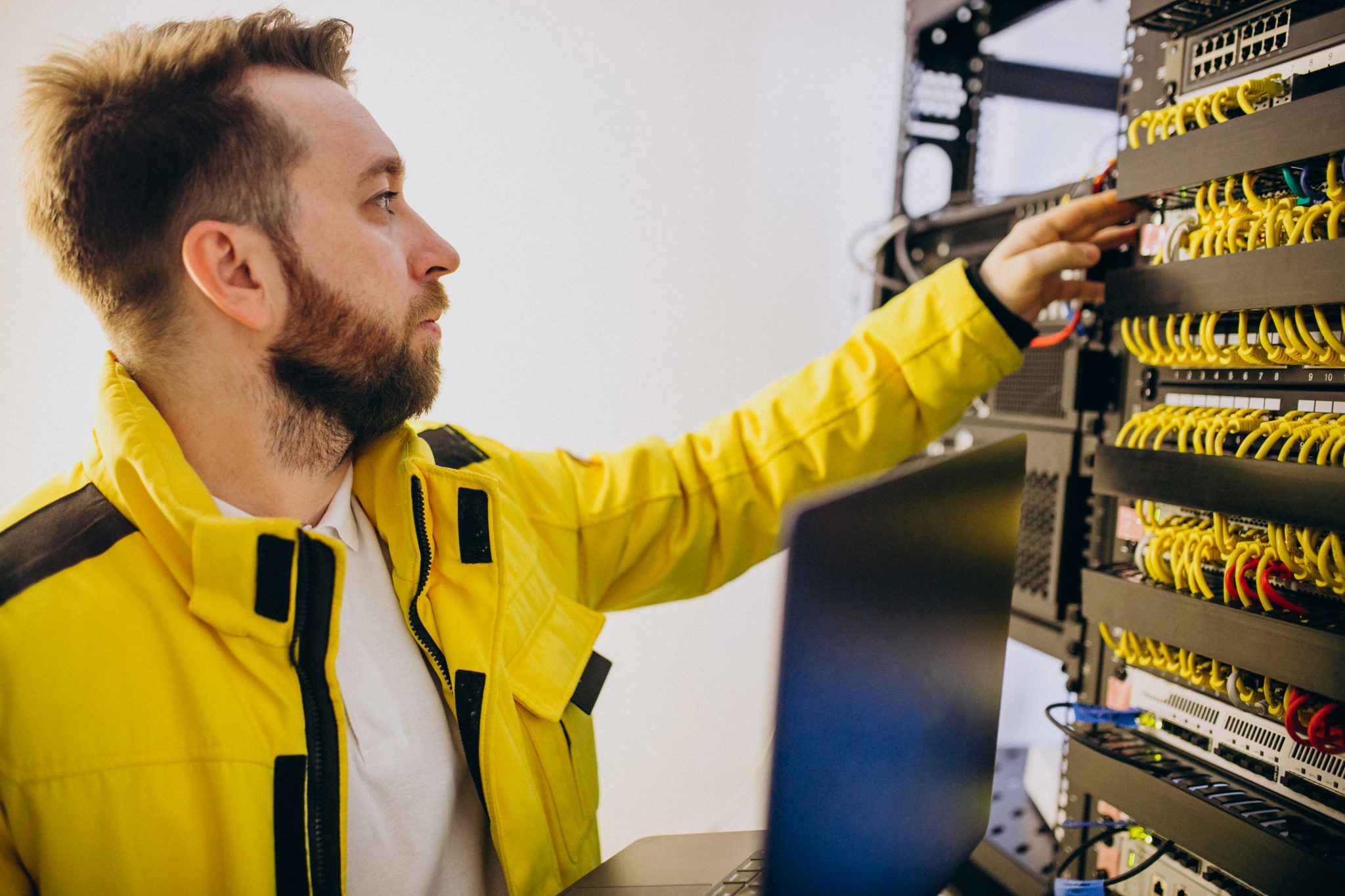 Software Server Engineer Il Mondo dei Server Aziendali e del Networking | Pipeline Srl